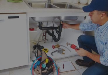 plumber repairing the kitchen sink plumbing in an Arizona home